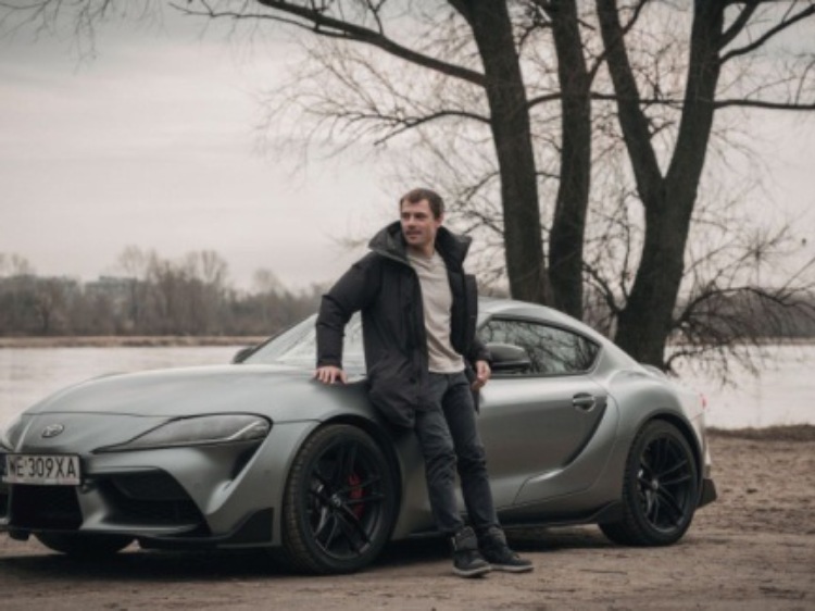 Toyota GR Supra w rękach mistrza driftu. "Dla mnie jest legendą wszech czasów"